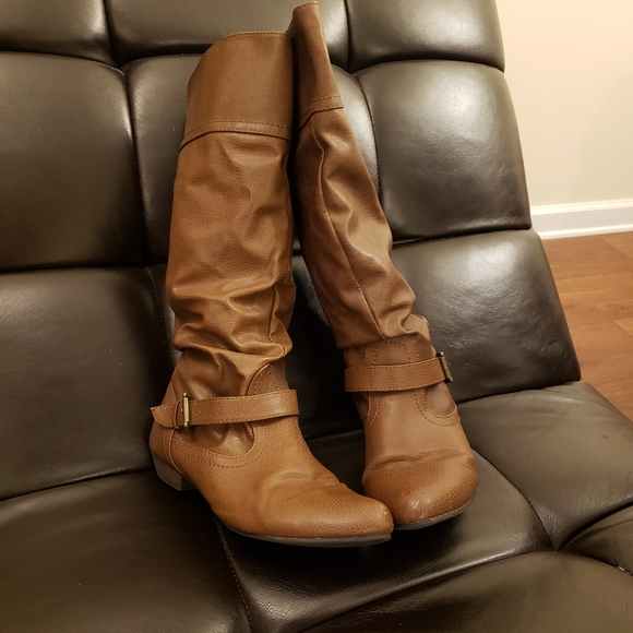 Boots - Picture 2 of 4